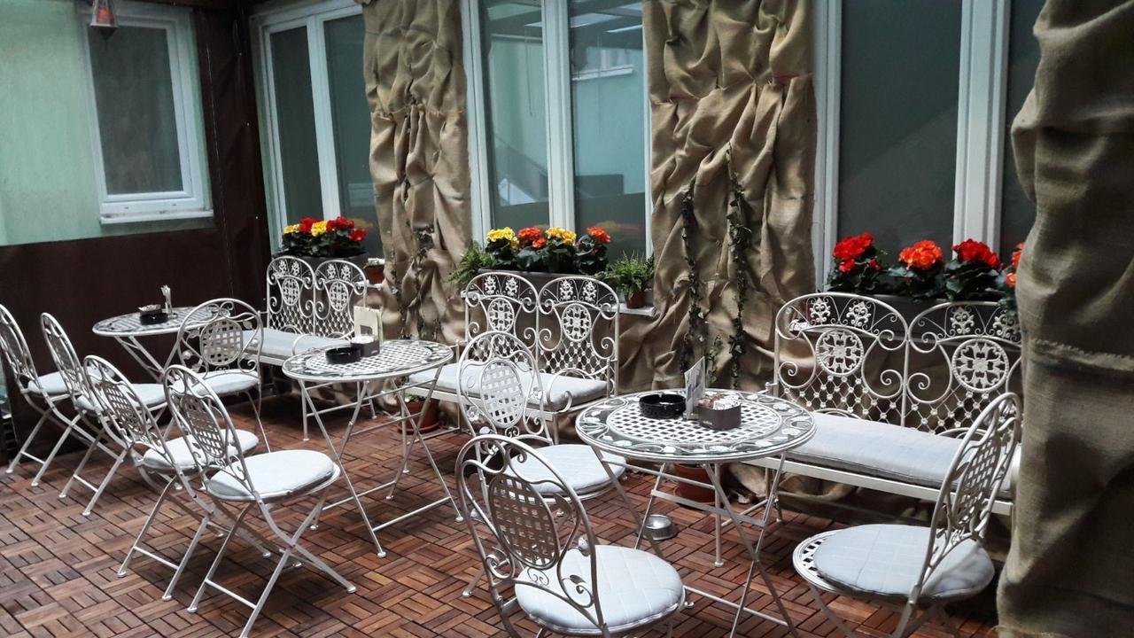 Boutique Hostel Kings N' Queens Загреб Экстерьер фото